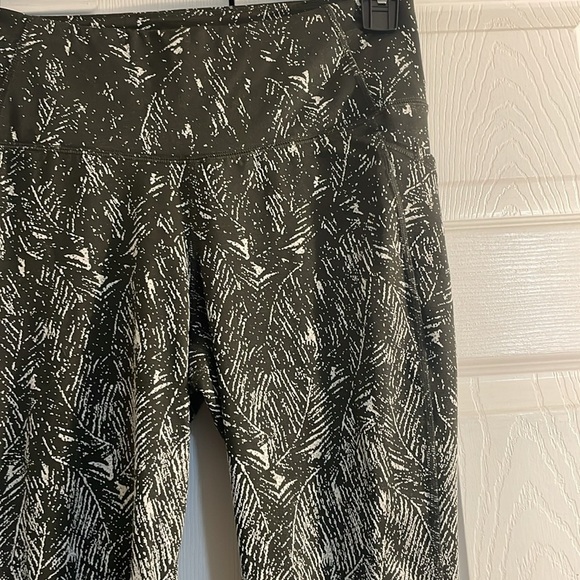 All in Motion leggings medium - Picture 2 of 5